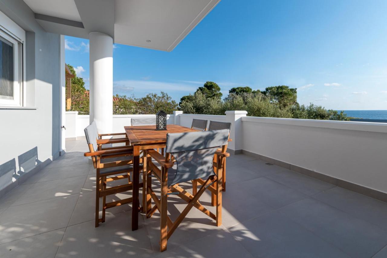 Rizes Seaside Homes Vromonerion Exterior photo