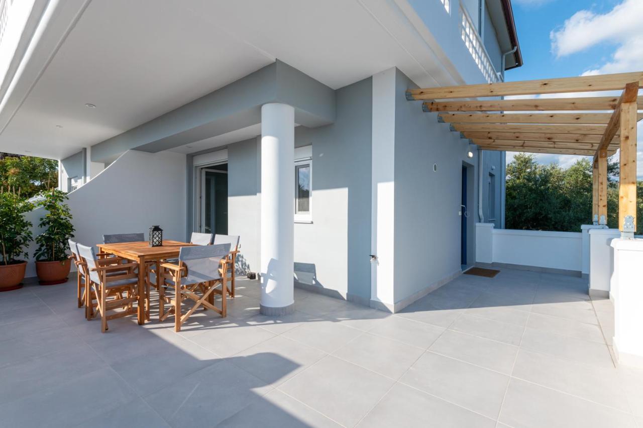 Rizes Seaside Homes Vromonerion Exterior photo