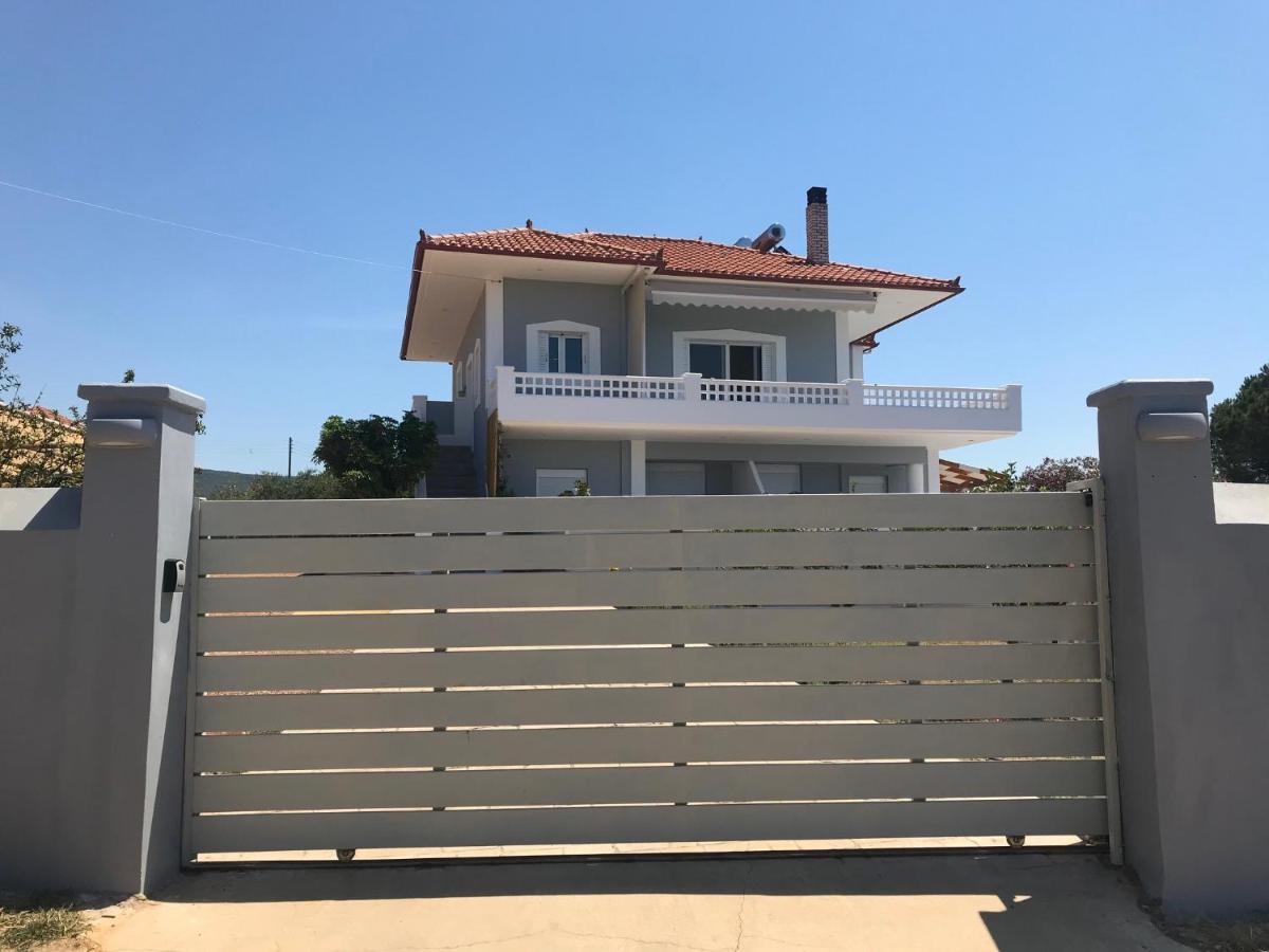 Rizes Seaside Homes Vromonerion Exterior photo
