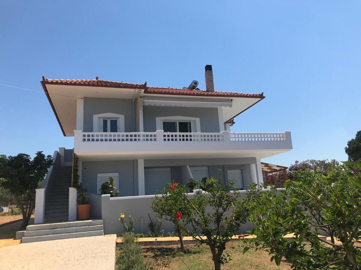 Rizes Seaside Homes Vromonerion Exterior photo